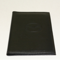 картинка Бумажник водителя из натуральной кожи с тиснением "MAZDA" (чёрный) от интернет-магазина "АВТОИМПЕРИЯ", 2000646510633