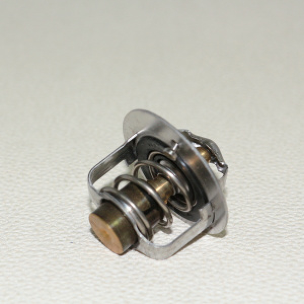 картинка Термостат W44M-82  21200-V5010 / MD972911 от интернет-магазина "АВТОИМПЕРИЯ", 4580281450108